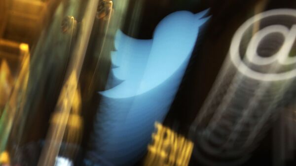 In this Wednesday Nov. 6, 2013, file photo, the Twitter logo appears on an updated phone post on the floor of the New York Stock Exchange - Sputnik International