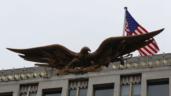 A U.S. flag flies above the Bald Eagle statue by Theodore Roszak atop the  U.S. embassy in London, Monday, Dec. 6, 2010 - Sputnik International