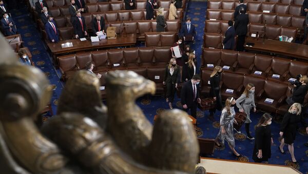 Senate pages carry boxes containing Electoral College votes into a joint session of the House and Senate convenes to count the electoral votes cast in November's election, at the Capitol, Wednesday, Jan 6, 2021. (AP Photo/Andrew Harnik) - Sputnik International