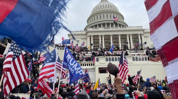 Demonstrators protest outside US Capitol Building in Washington to contest the certification of the 2020 presidential election results by the US Congress, 6 January 2021 - Sputnik International