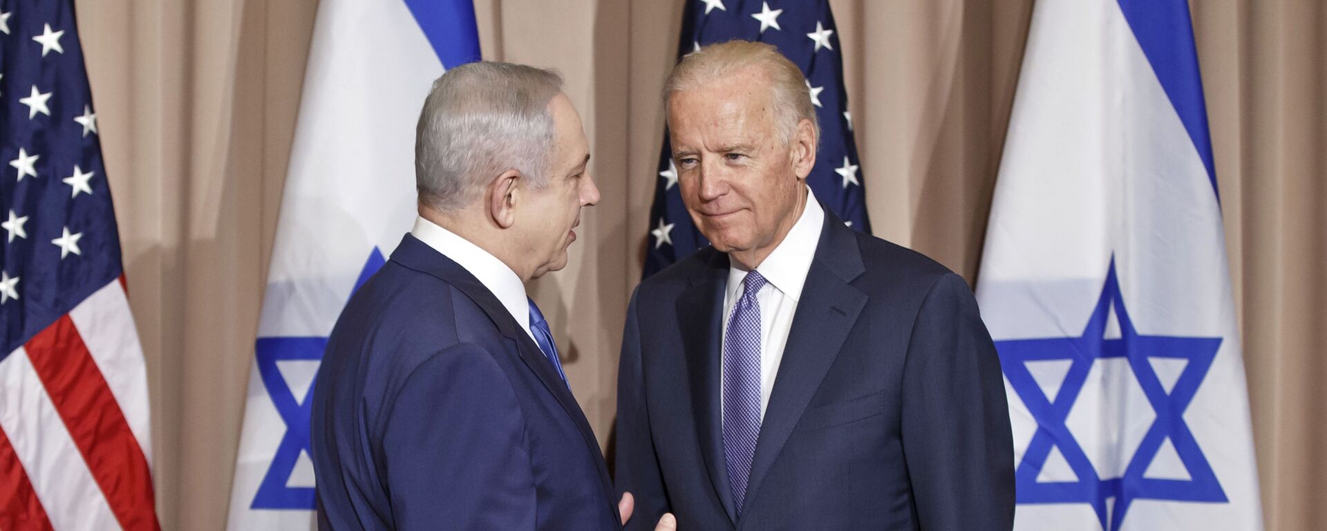 Israeli Prime Minister Benjamin Netanyahu, left, and US Vice-President Joe Biden pose for the media prior to a meeting on the sidelines of the World Economic Forum in Davos, Switzerland, Thursday, Jan. 21, 2016. - Sputnik International, 1920, 01.12.2023