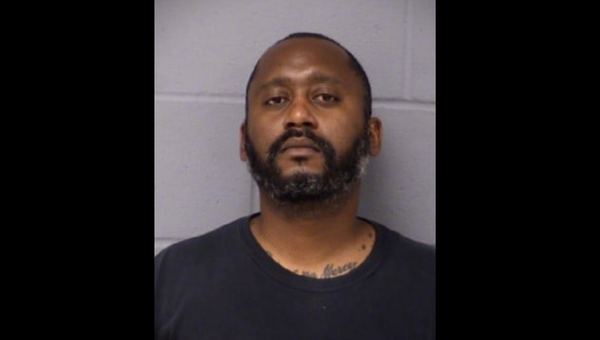 An April 18, 2021, Facebook post from the Austin Police Department shows 41-year-old Stephen Broderick, a 5'7 tall man who is the primary suspect in an April 18 shooting that killed three people.  - Sputnik International