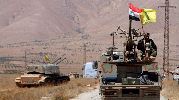 Hezbollah and Syrian flags flutter on a military vehicle in Western Qalamoun, Syria August 28, 2017. - Sputnik International