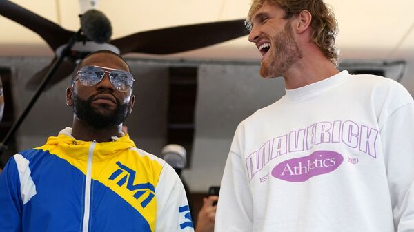 Jun 3, 2021; Miami Beach, Florida, USA; Professional boxer Floyd Mayweather Jr. and YouTube star Logan Paul face off at Villa Casa Casuarina - Sputnik International