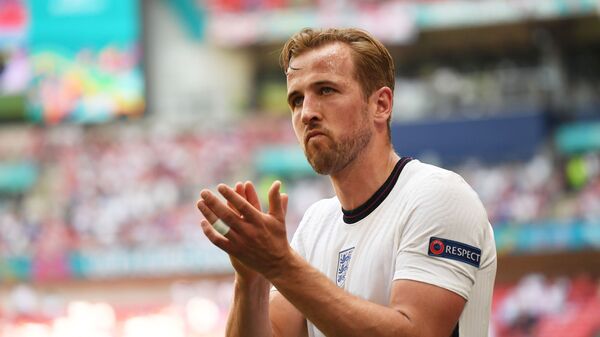 Soccer Football - Euro 2020 - Group D - England v Croatia - Wembley Stadium, London, Britain - June 13, 2021 England's Harry Kane applauds fans as he is substituted off - Sputnik International
