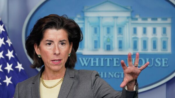 Commerce Secretary Gina Raimondo speaks during the daily briefing at the White House in Washington, Tuesday, Nov. 9, 2021. - Sputnik International
