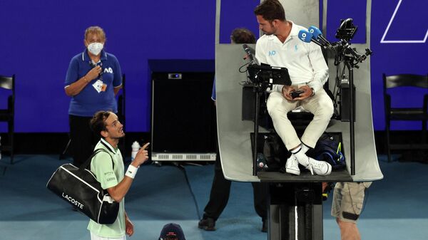 Russia's Daniil Medvedev remonstrates with the umpire during his semi final match against Greece's Stefanos Tsitsipas  - Sputnik International