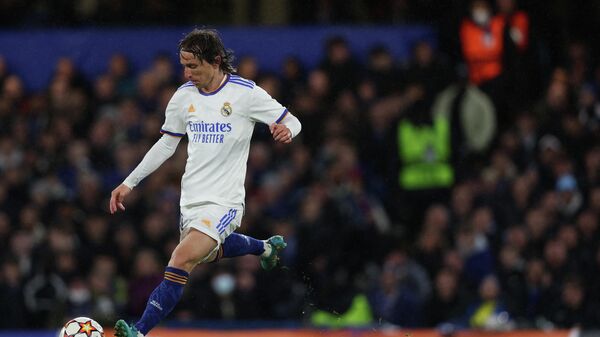 Real Madrid's Croatian midfielder Luka Modric controls the ball during the UEFA Champions League Quarter-final first leg football match between Chelsea and Real Madrid at Stamford Bridge stadium in London, on April 6, 2022. - Sputnik International