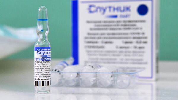 Ampoule with vaccine Sputnik Light against COVID-19 - Sputnik International