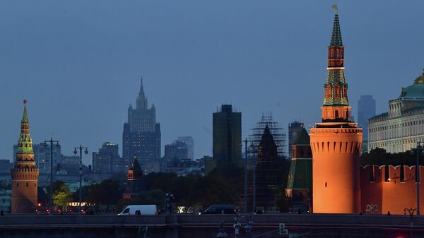 Moscow Kremlin and Bolshoi Moskvoretsky Bridge. In the background: the building of the Ministry of Foreign Affairs of the Russian Federation. - Sputnik International