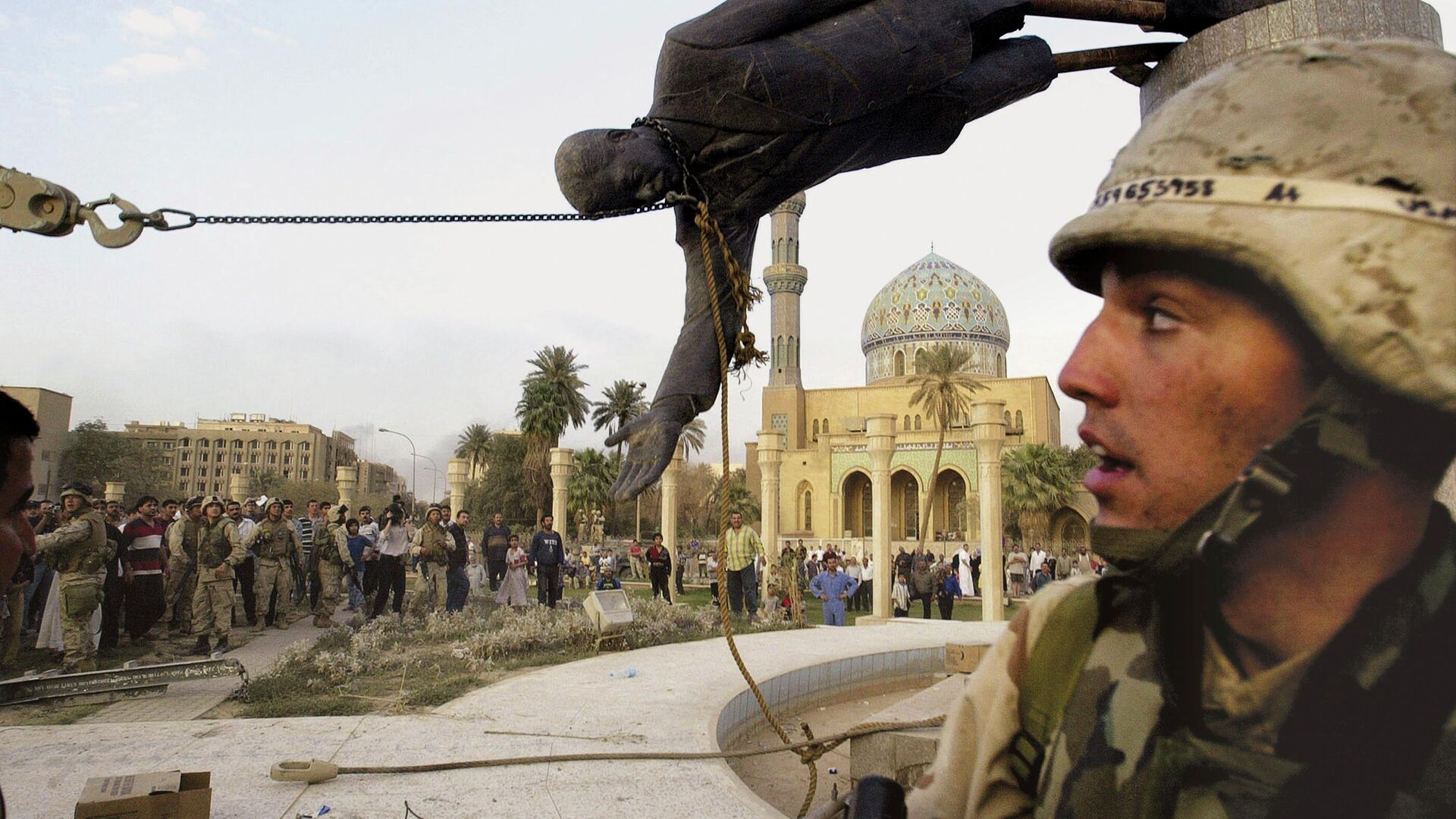 FILE - Iraqi civilians and U.S. soldiers pull down a statue of Saddam Hussein in downtown Baghdad, in this April 9, 2003 file photo. The U.S. invaded Iraq on false claims that Hussein was hiding weapons of mass destruction. FILE - Iraqi civilians and U.S. soldiers pull down a statue of Saddam Hussein in downtown Baghdad, in this April 9, 2003 file photo. The U.S. invaded Iraq on false claims that Hussein was hiding weapons of mass destruction. - Sputnik International, 1920, 20.03.2023