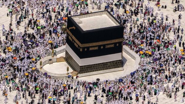 Muslim pilgrims walk around the Kaaba, the cubic building at the Grand Mosque, during the annual hajj pilgrimage to Mecca, Saudi Arabia - Sputnik International