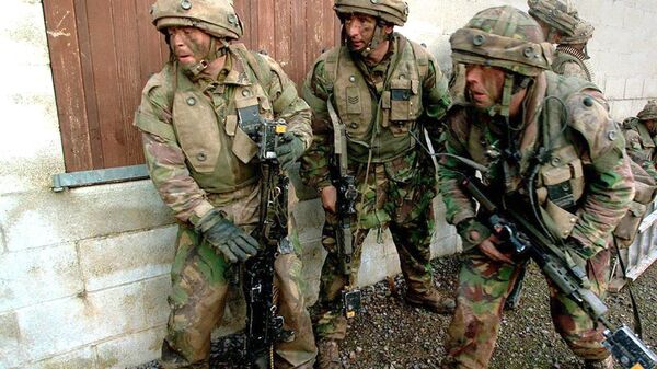 Picture released by the British Ministry of Defence shows british soldiers training at an undisclosed location in the UK 18 June 2000 - Sputnik International