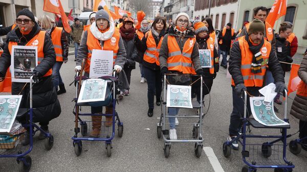 Protestors march with walkers as they demonstrate against proposed pension changes,Thursday, Jan. 19, 2023 in Strasbourg, eastern France.  - Sputnik International