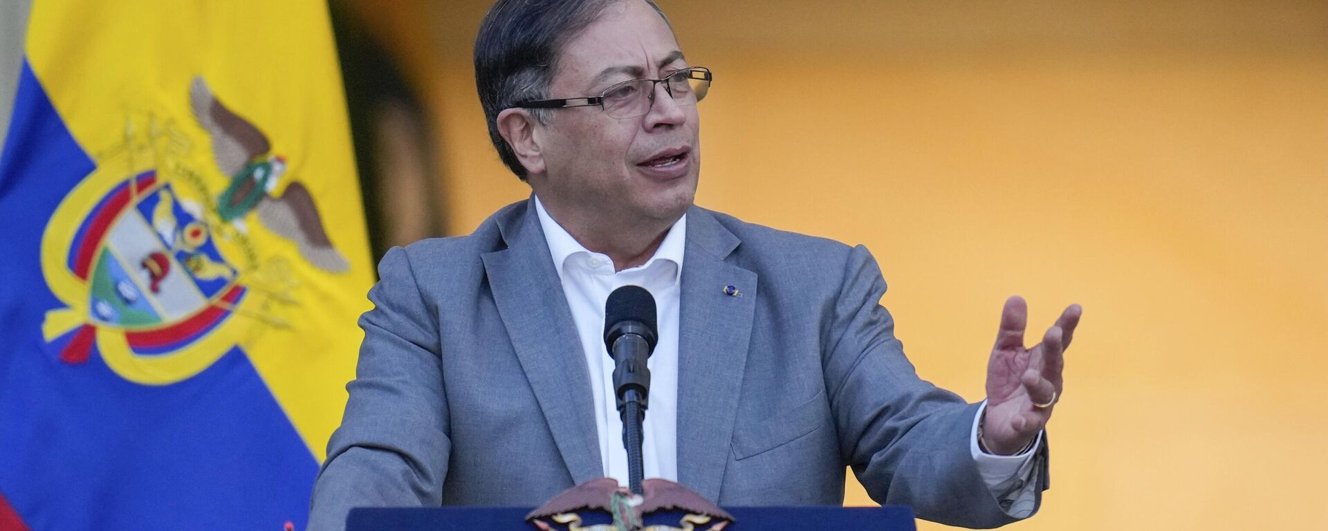 Colombian President Gustavo Petro speaks to supporters before presenting to Congress a proposed bill to reform the healthcare system Colombian President Gustavo Petro speaks to supporters before presenting to Congress a proposed bill to reform the healthcare system - Sputnik International, 1920, 15.10.2024