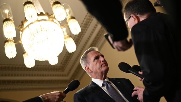 US Speaker of the House Kevin McCarthy (R-CA) speaks with reporters at the US Capitol in Washington, DC, on September 26, 2023.  - Sputnik International
