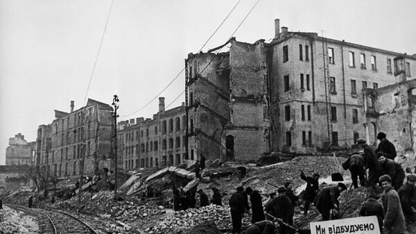 Great Patriotic War 1941-1945. Liberation of Kiev from the Nazi invaders. We are rebuilding you, our dear Kiev! - workers wrote on the poster. November 1944. - Sputnik International