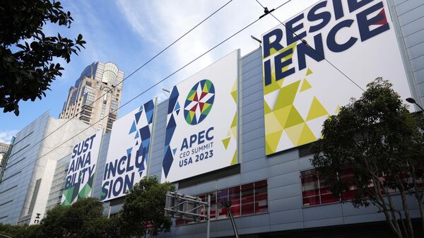 Signs welcome visitors to the APEC Summit, Monday, Nov. 13, 2023, in San Francisco. (AP Photo/Eric Risberg) - Sputnik International