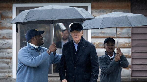 US President Joe Biden is greeted by Hurley Coleman III (L) and Hurley Coleman IV (R) while arriving for a campaign event with supporters at Pleasant View Golf Course in Saginaw, Michigan, on March 14, 2024. - Sputnik International
