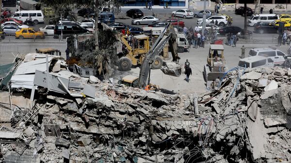 Rescue workers search in the rubble of a building annexed to the Iranian embassy a day after an air strike in Damascus on April 2, 2024. - Sputnik International