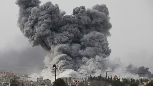 Thick smoke rises following an airstrike by the US-led coalition in Kobani, Syria as fighting intensified between Syrian Kurds and the militants of Islamic State group, as seen from Mursitpinar in the outskirts of Suruc, at the Turkey-Syria border, Sunday, Oct. 12, 2014. - Sputnik International