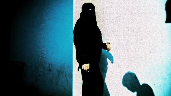 Police have arrested a 27-year-old woman in Kuala Lumpur who married a member of the Islamic State (IS) radical group over Skype two weeks ago, The Straits Times reported Saturday. - Sputnik International