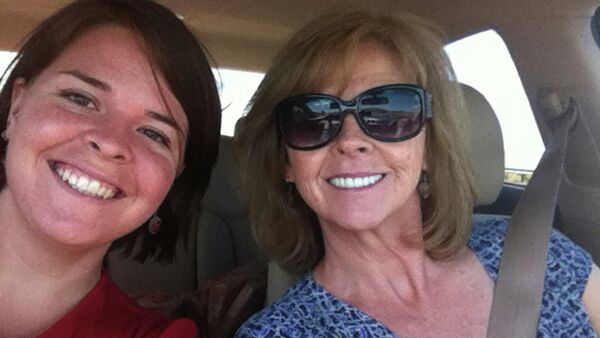 Kayla Mueller (L), 26, an American humanitarian worker from Prescott, Arizona is pictured with her mother Marsha Mueller in this undated handout photo obtained by Reuters February 6, 2015 - Sputnik International