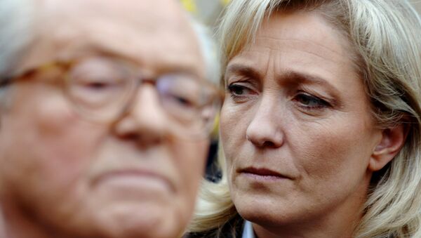 Marine Le Pen (right) and her father Jean-Marie Le Pen - Sputnik International