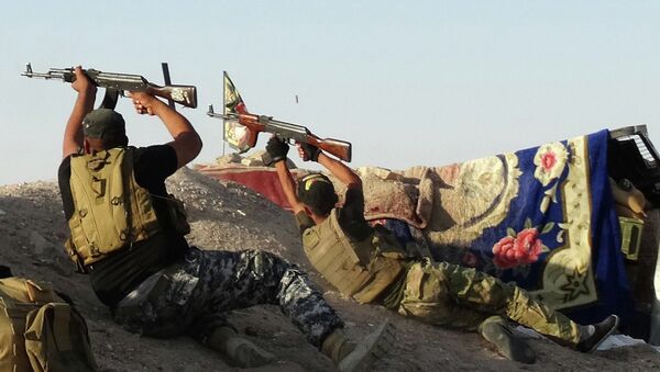 Iraqi security forces defend their positions against Islamic State group attack in Husaybah, 5 miles east of Ramadi, Iraq. - Sputnik International