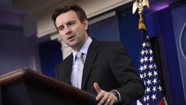 White House press secretary Josh Earnest speaks during the daily briefing at the White House in Washington. - Sputnik International