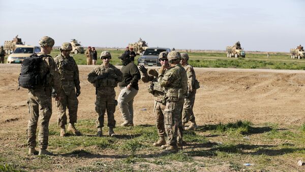 US-led coalition instructors monitor as they train Iraqi soldiers from the army's 72nd infantry brigade while participating in a joint live ammunition exercise at Besmaya military base in south of Baghdad, Iraq, January 27, 2016. - Sputnik International