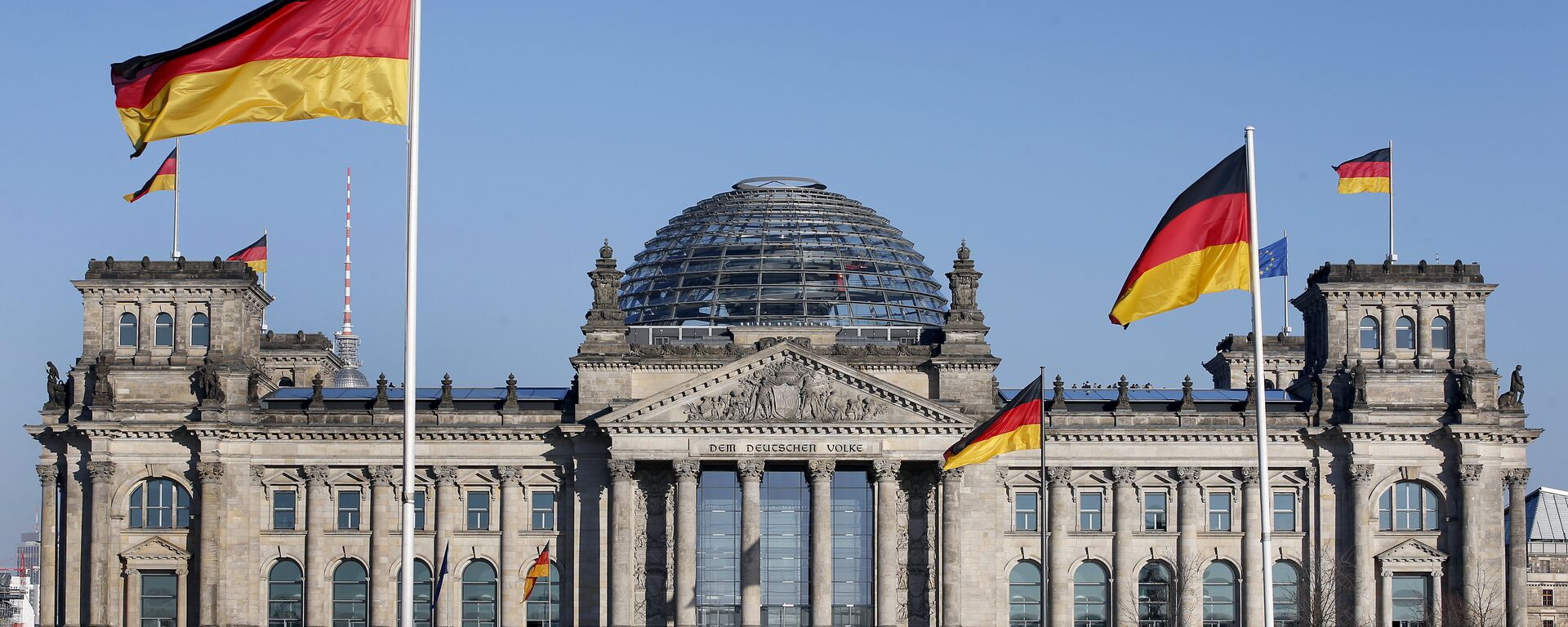 German flags wave in front of the Reichstag building, host of the German Federal Parliament Bundestag, in Berlin, Germany. (File) German flags wave in front of the Reichstag building, host of the German Federal Parliament Bundestag, in Berlin, Germany. (File) - Sputnik International, 1920, 30.09.2022