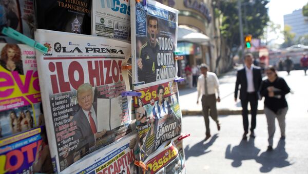 A front page newspaper headline reads He did it! over a picture of U.S. President Donald Trump holding up signed documents, as he took action to jumpstart construction on a promised border wall, in Mexico City, Thursday, Jan. 26, 2017 - Sputnik International