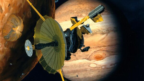 This NASA artist's concept shows the Galileo spacecraft flying by Jupiter's volcanic moon Io (L) and the gigantic planet (R). - Sputnik International