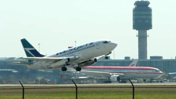An airplane taking off from Vancouver International Airport - Sputnik International