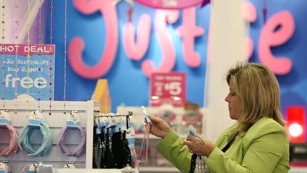 ** FILE ** In this Aug. 15, 2006 file photo, Michelle Silonuk shops for her two daughters at a Justice store in Columbus, Ohio. - Sputnik International