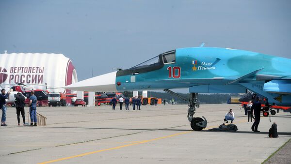 SU-34 bomber on a field during preparations for the opening of the Maks 2017 International Aviation and Space Salon in Zhukovsky. - Sputnik International