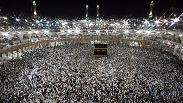 Pilgrims during hajj walk around the Kaaba at the Al-Masjid al-Haram mosque in Mecca. (File) - Sputnik International