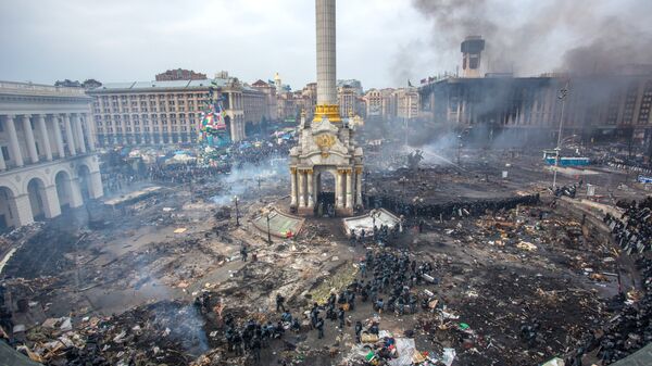 Police officers and opposition supporters are seen on Maidan Nezalezhnosti square in Kiev, where clashes began between protesters and the police. (File) - Sputnik International