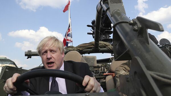 Britain's Foreign Secretary Boris Johnson talks to a British armed forces serviceman based in Orzysz, in northeastern Poland, during a ceremony at the Tomb of the Unknown Soldier and following talks on security with his Polish counterpart Jacek Czaputowicz in Warsaw, Poland, Thursday, June 21, 2018 - Sputnik International