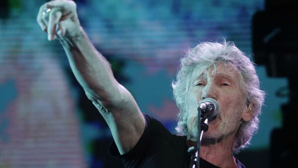 Former member of Pink Floyd, British singer and songwriter Roger Waters performs during his concert of the Us+Them tour in Rome's Circus Maximus, Saturday, July 14, 2018 - Sputnik International