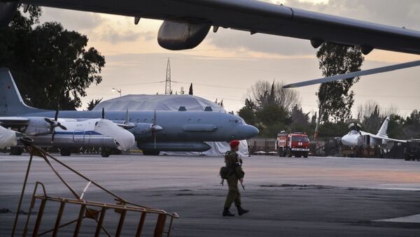 In this photo taken on Friday, March 4, 2016, A Russian military police officer stands guard at the Russian air base in Hemeimeem, Syria, with an Il-20 electronic intelligence plane of the Russian air force is in the background. An Il-20 aircraft was shot down Tuesday, Sept. 18, 2018 by a Syrian missile over the Mediterranean Sea, killing all 15 people on board, as the Syrian military fired on Israeli fighter jets attacking targets in northwestern Syria - Sputnik International