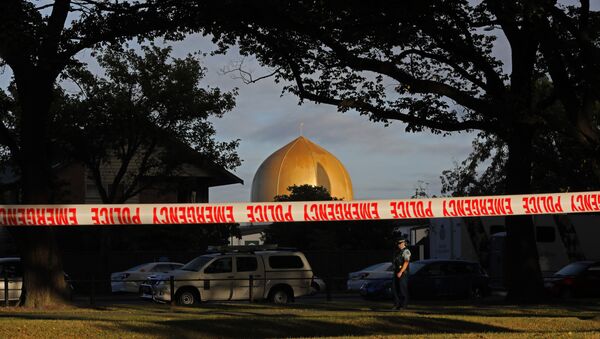 A police officer stands guard in front of the Masjid Al Noor mosque in Christchurch, New Zealand, Sunday, March 17, 2019, where one of two mass shootings occurred - Sputnik International