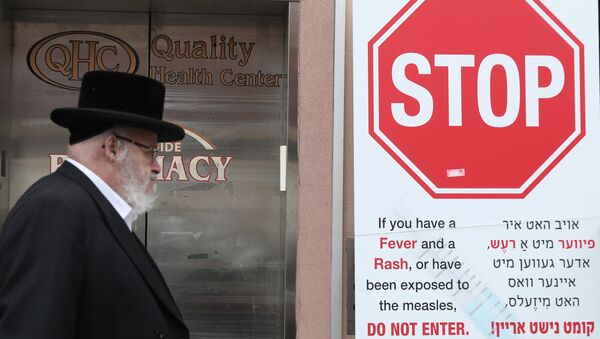 Signs warn people of measles in the ultra-Orthodox Jewish community of Williamsburg - Sputnik International
