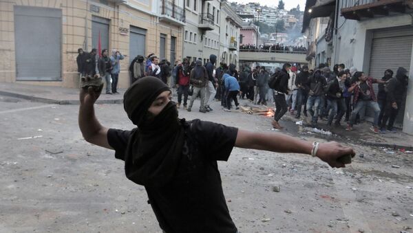 Demonstrators clash with riot police during protests after Ecuador's President Lenin Moreno's government ended four-decade-old fuel subsidies, in Quito, Ecuador October 3, 2019 - Sputnik International