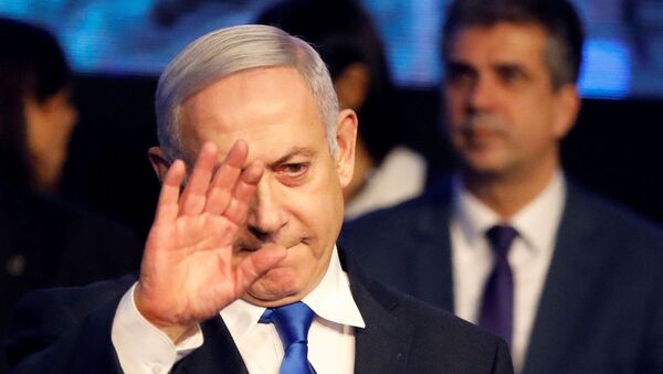 Israeli Prime Minister Benjamin Netanyahu waves after addressing members of his right-wing party bloc at a conference in Tel Aviv, Israel November 17, 2019. REUTERS/Nir Elias - Sputnik International