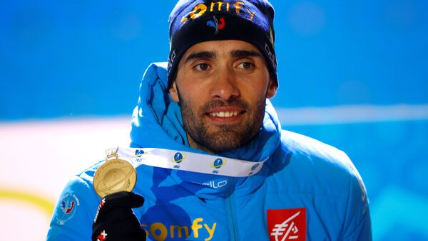 Martin Fourcade celebrates winning on the podium with his medal - Sputnik International
