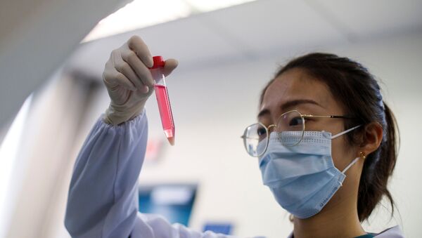 A scientist works in the lab of Linqi Zhang on research into novel coronavirus disease (COVID-19) antibodies for possible use in a drug at Tsinghua University's Research Center for Public Health in Beijing, China, March 30, 2020 - Sputnik International