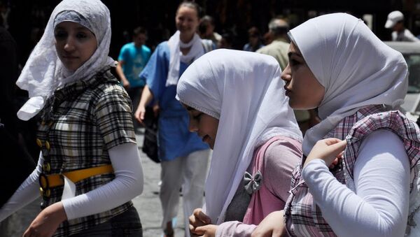 Iranian women fear they might be targeted for not being properly veiled after a series of acid attacks have taken place in the country - Sputnik International